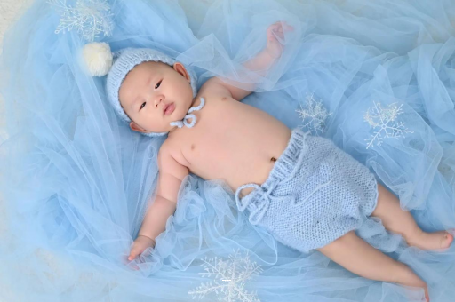 阿拉尔宝宝吐奶频繁怎么回事